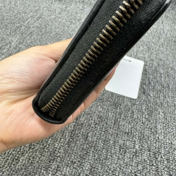 100% Authentic Gucci Leather Wallet - Picture 5 of 11